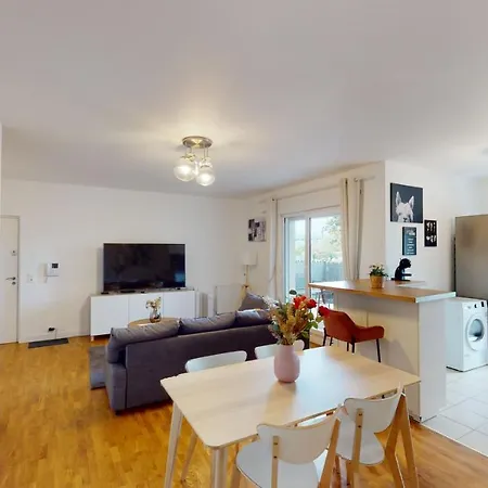 Ferienwohnung Live Like A Local Stylish 2Br With Balcony & Parking Saint-Denis  Exterior foto