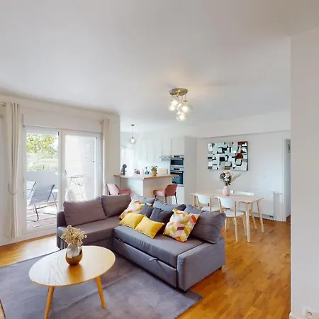 Ferienwohnung Live Like A Local Stylish 2Br With Balcony & Parking Saint-Denis  Exterior foto