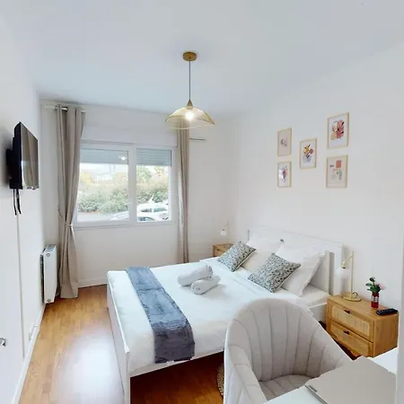 Ferienwohnung Live Like A Local Stylish 2Br With Balcony & Parking Saint-Denis  Exterior foto