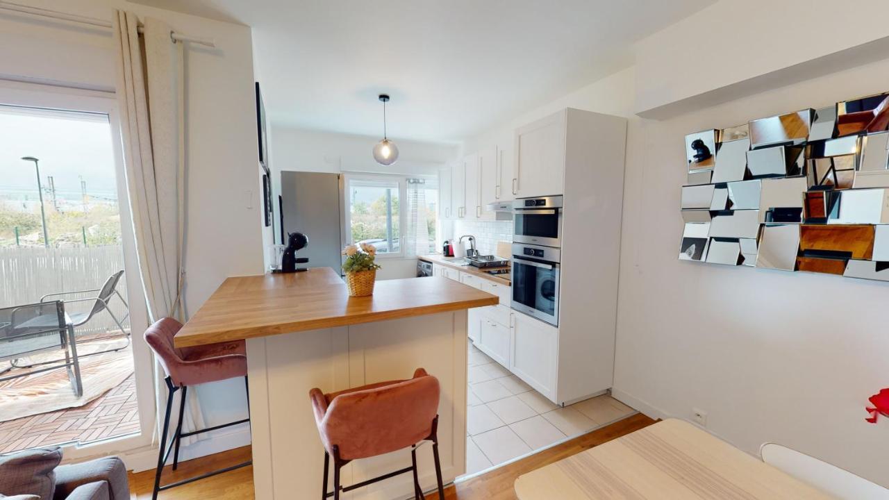 Apartment Live Like A Local Stylish 2br With Balcony & Parking Saint-Denis (Seine-Saint-Denis)