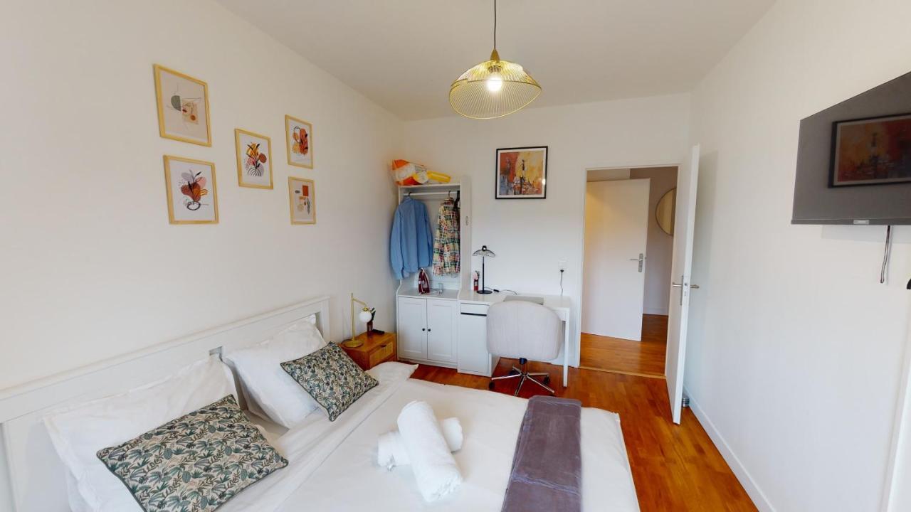 Live Like A Local Stylish 2br With Balcony & Parking *