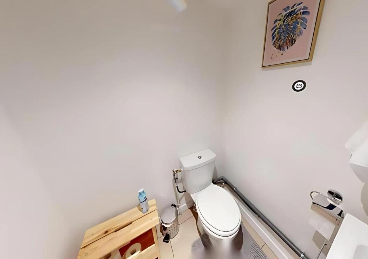 Live Like A Local Stylish 2br With Balcony & Parking *