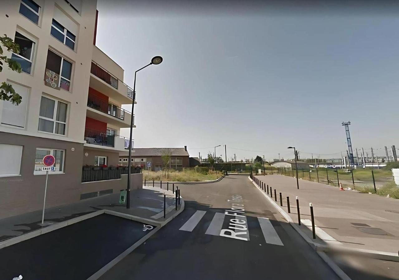 Live Like A Local Stylish 2br With Balcony & Parking Apartment